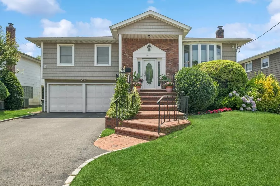 3142 Monterey DR, Merrick, NY 11566
