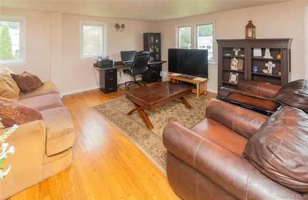 Newburgh, NY 12550,5 Laurie LN