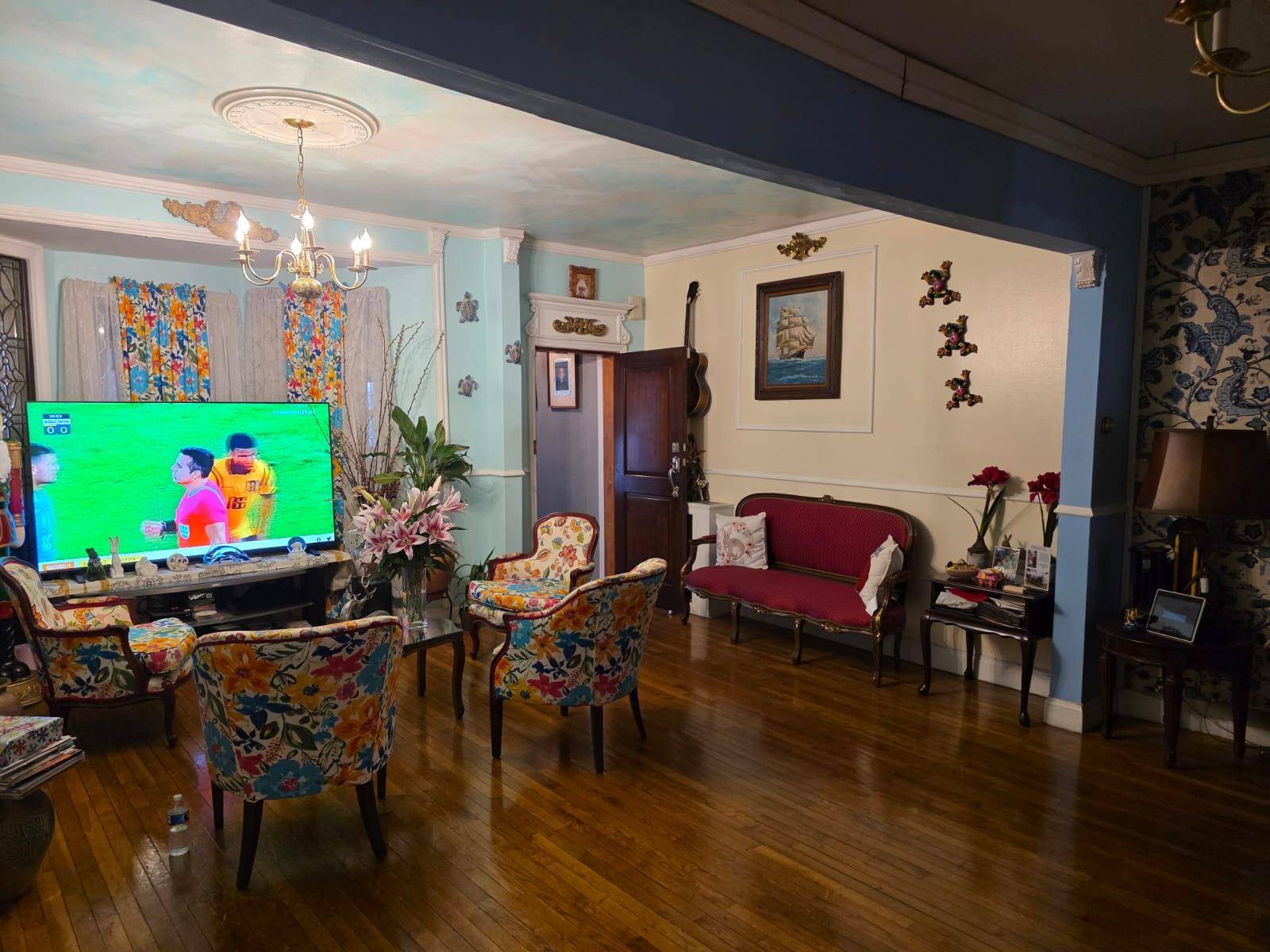 Corona, NY 11368,3318 104th ST