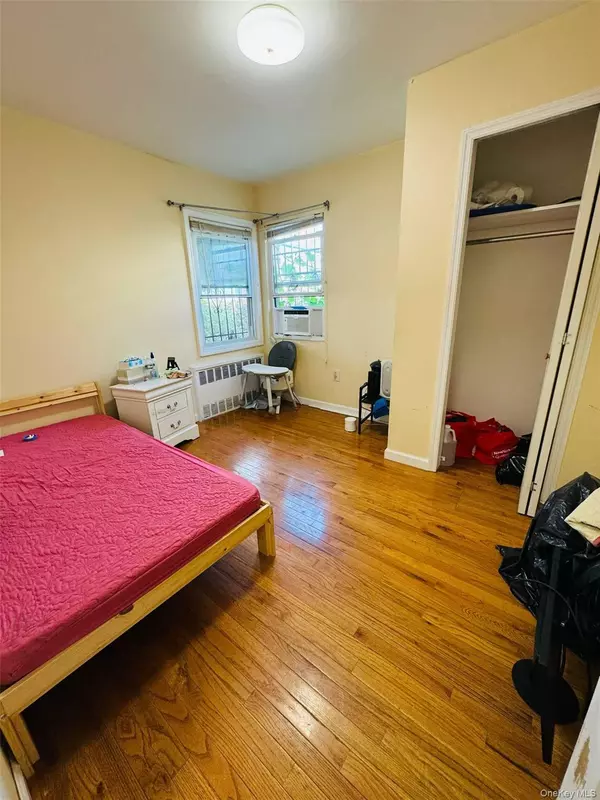 Ozone Park, NY 11420,114-33 133 ST