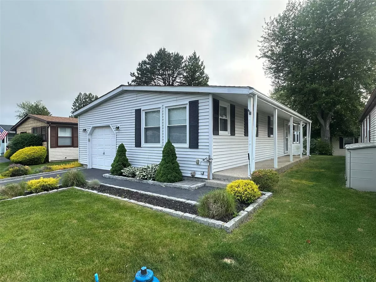 Manorville, NY 11949,16 Village CIR