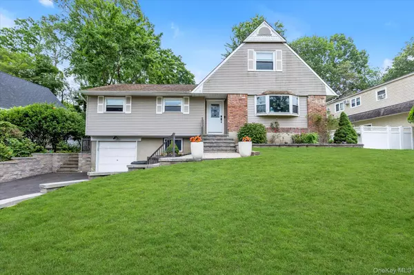 Kings Park, NY 11754,63 Ravenwood DR