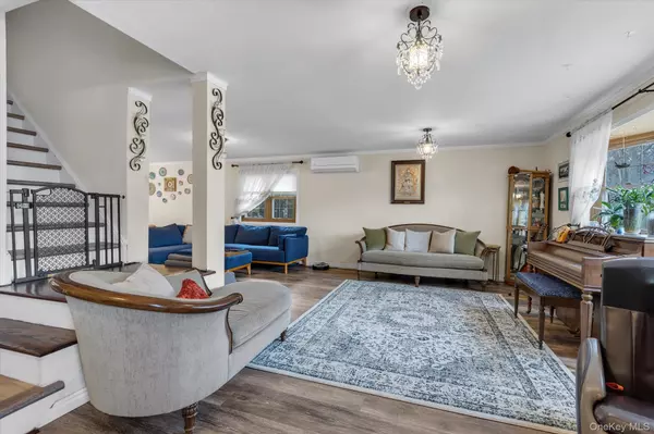 Kings Park, NY 11754,63 Ravenwood DR