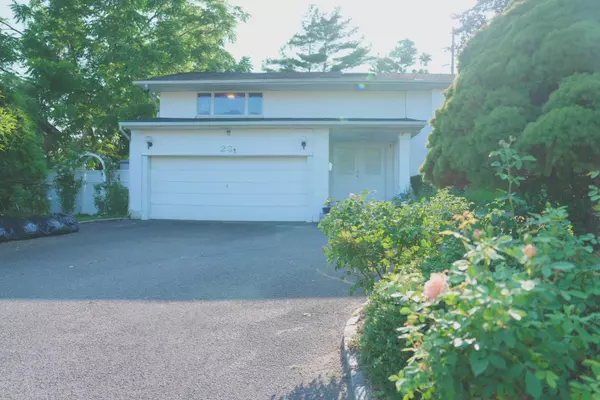23 Clinton LN, Jericho, NY 11753