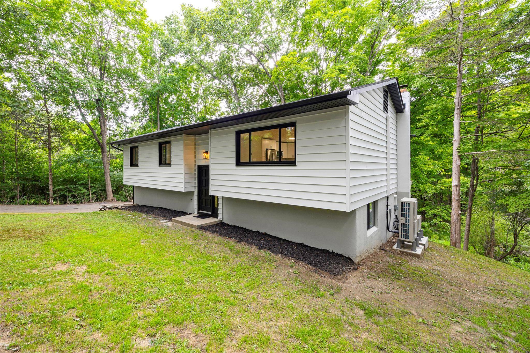 Pleasant Valley, NY 12569,33 Stirrup LN