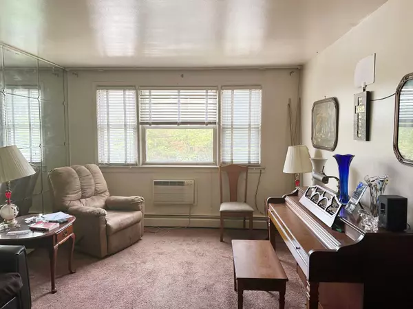 Bronx, NY 10467,804 E 221st ST