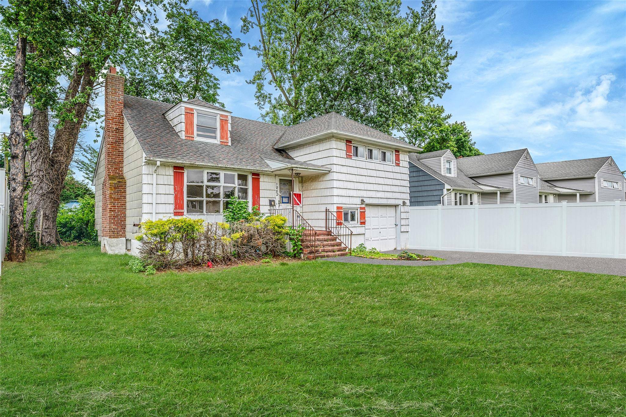 Seaford, NY 11783,1282 Allen DR
