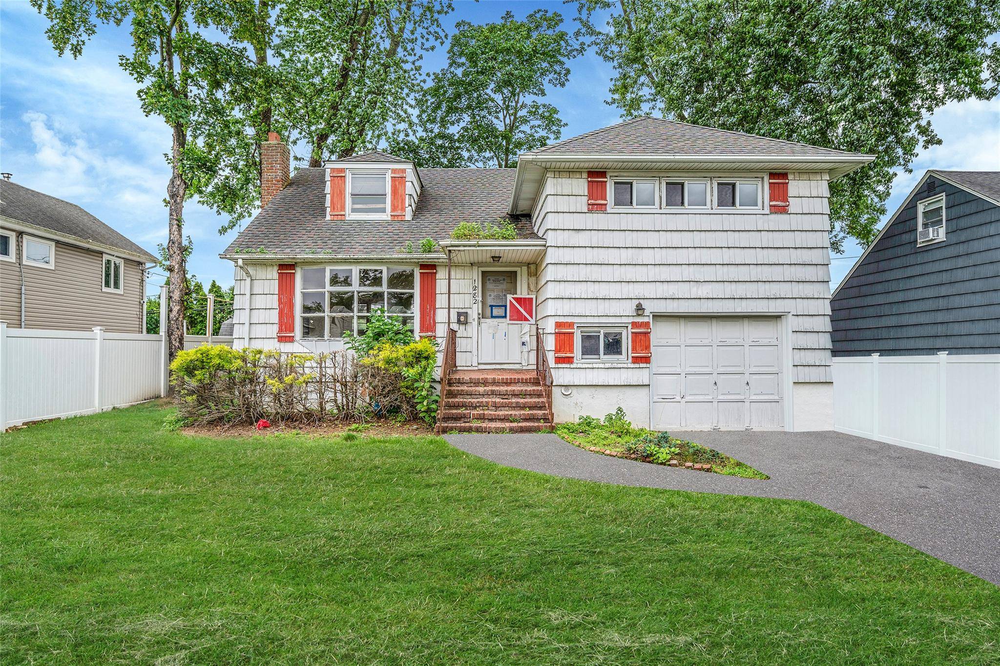 1282 Allen DR, Seaford, NY 11783