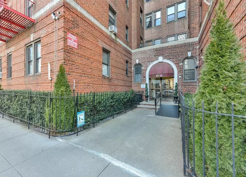 42-52 Layton ST #3H, Elmhurst, NY 11373