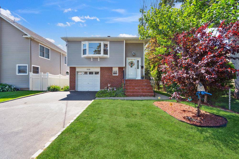 1126 Park BLVD, Massapequa Park, NY 11762