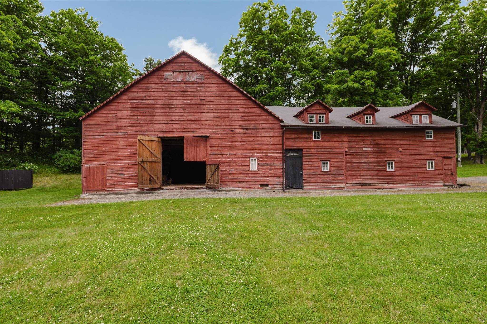 Claverack, NY 12513,88 Mac Brown RD