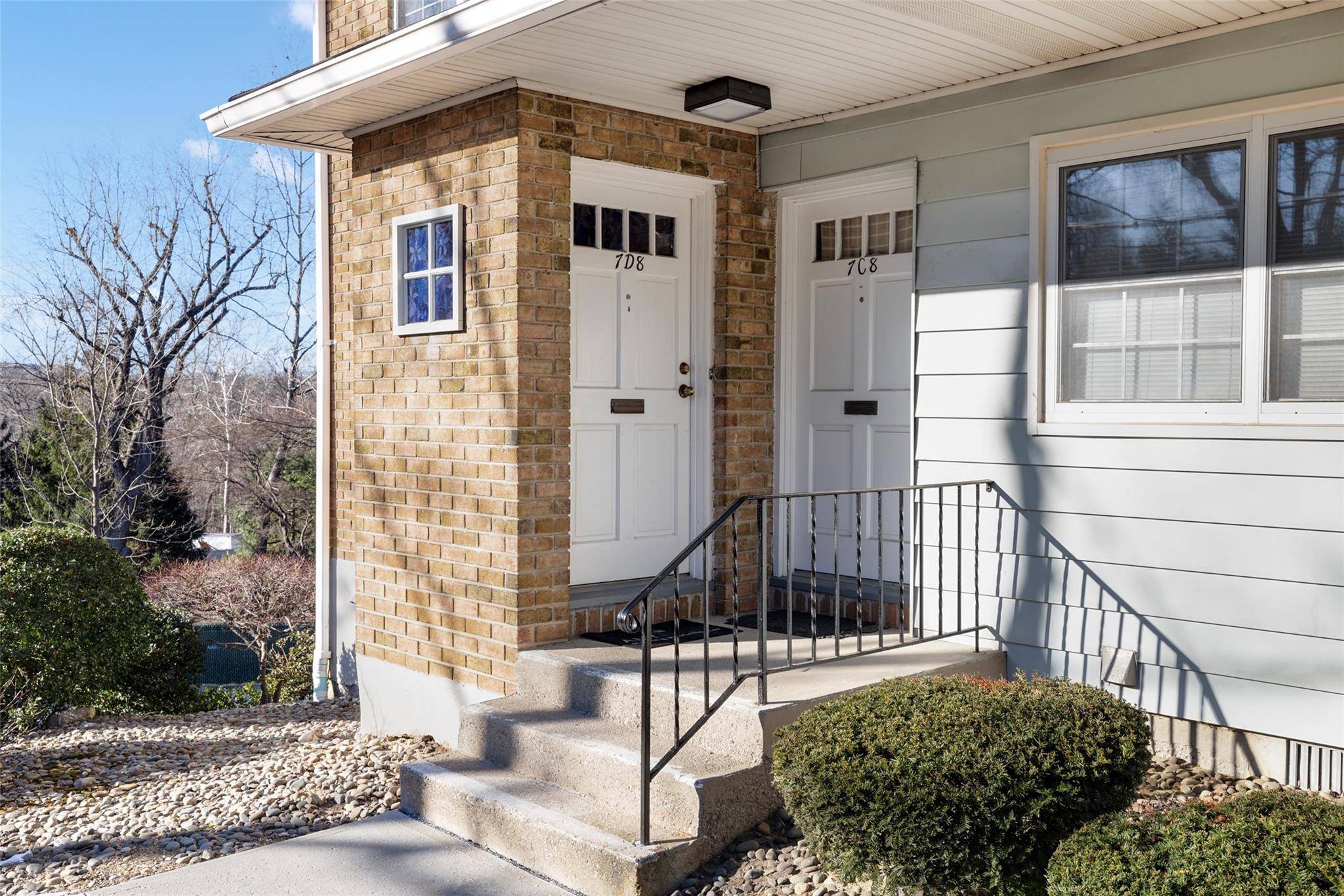 Peekskill, NY 10566,1840 Crompond RD #7D8
