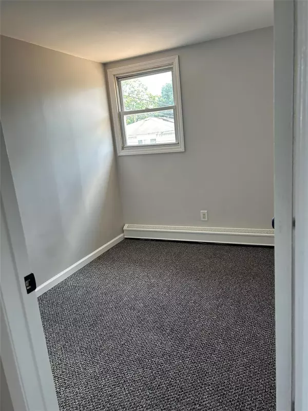 West Islip, NY 11795,27 Willoughby PL #2
