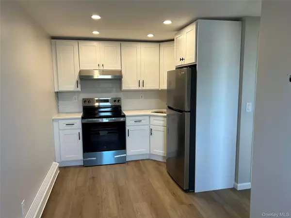 West Islip, NY 11795,27 Willoughby PL #2