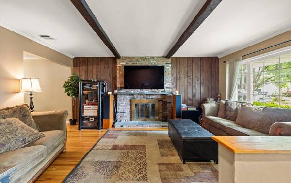 Glen Cove, NY 11542,13 Stillman RD