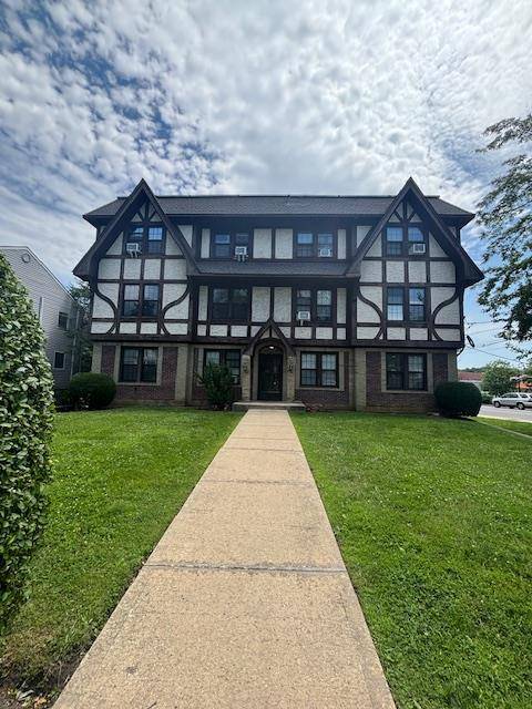 28 W Neck RD ##2D, Huntington, NY 11743