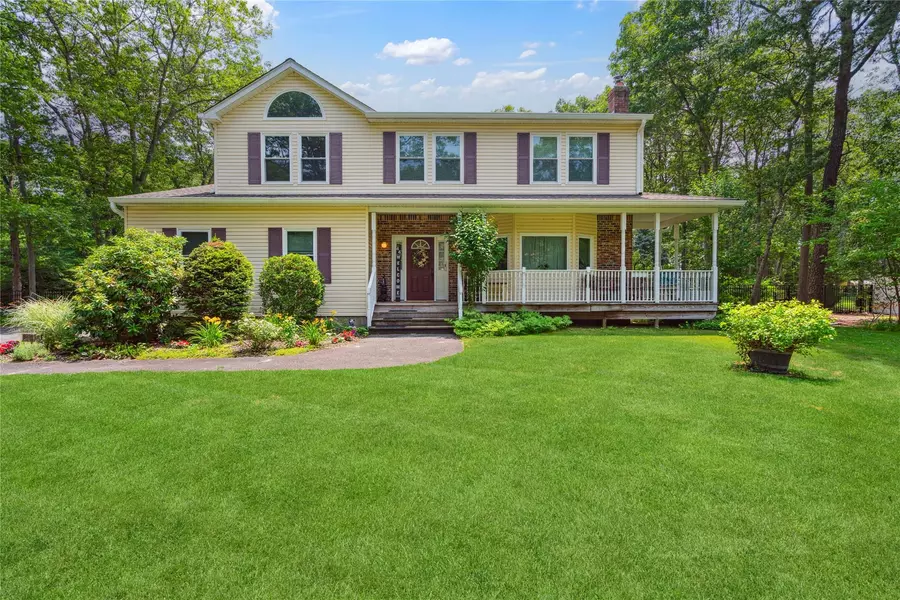 44 Jamaica AVE, Holtsville, NY 11742