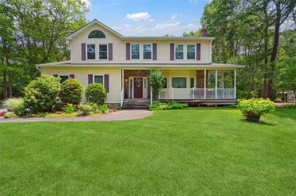 44 Jamaica AVE, Holtsville, NY 11742