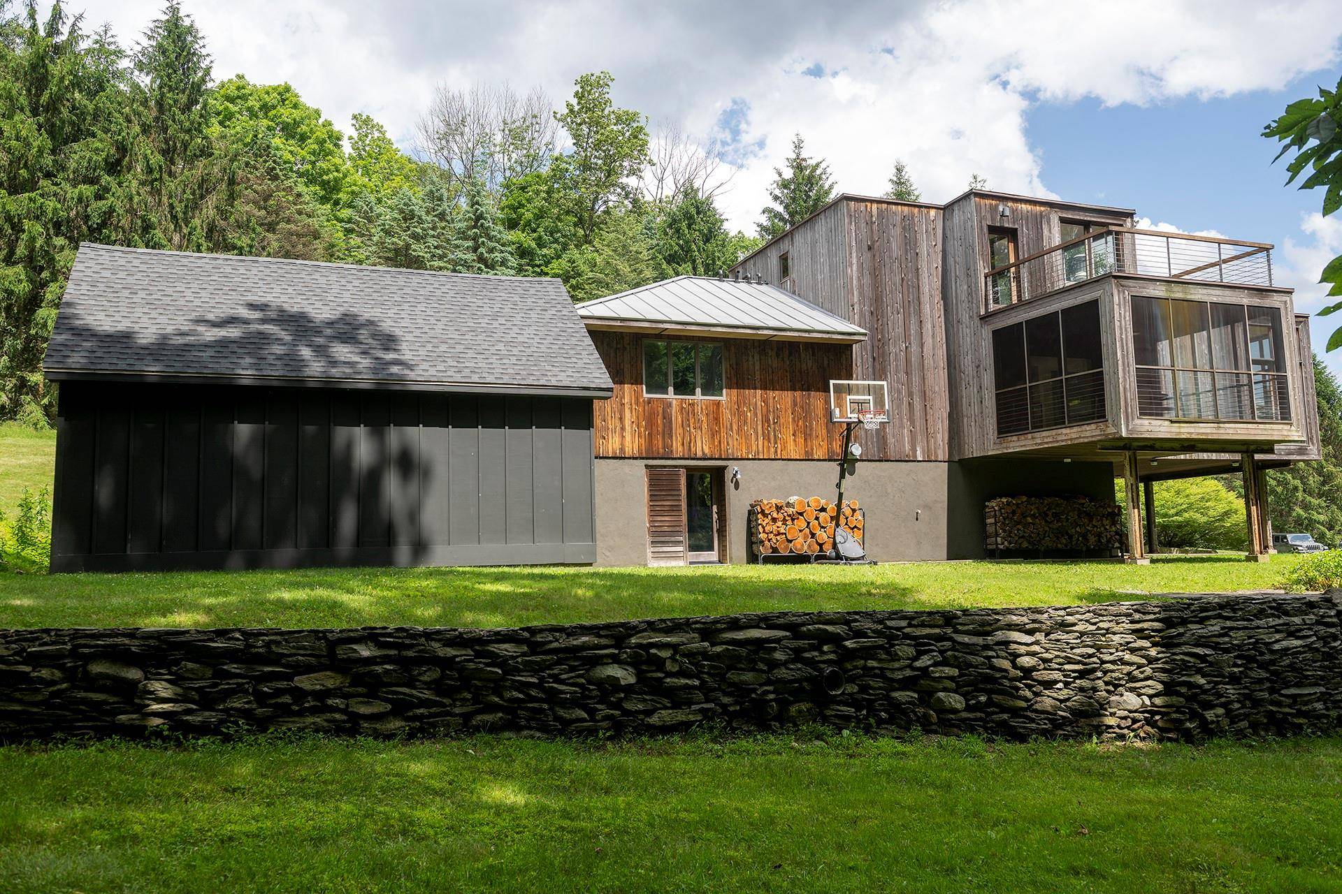 Millbrook, NY 12545,699 Tower Hill RD