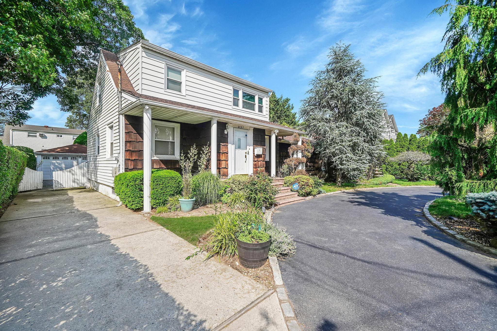 East Meadow, NY 11554,2137 Village DR