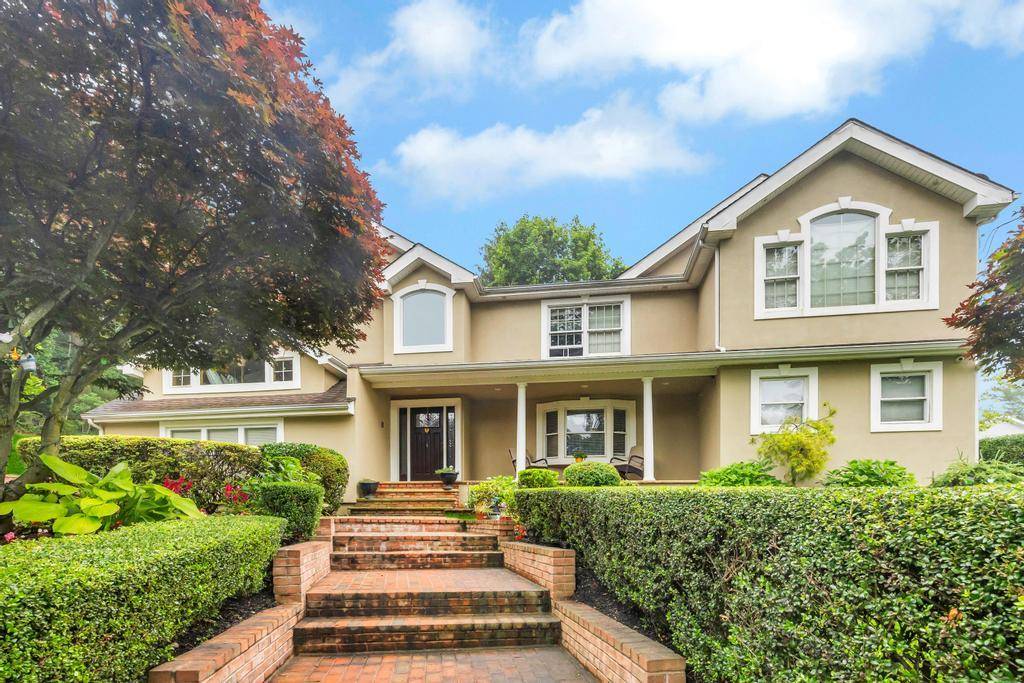 4 2nd ST, Woodbury, NY 11797
