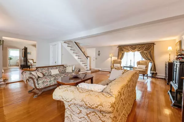 East Patchogue, NY 11772,107 S Country RD