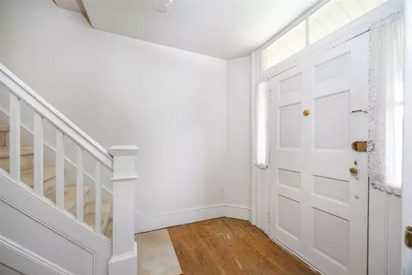 Poughkeepsie, NY 12603,95 Worrall AVE