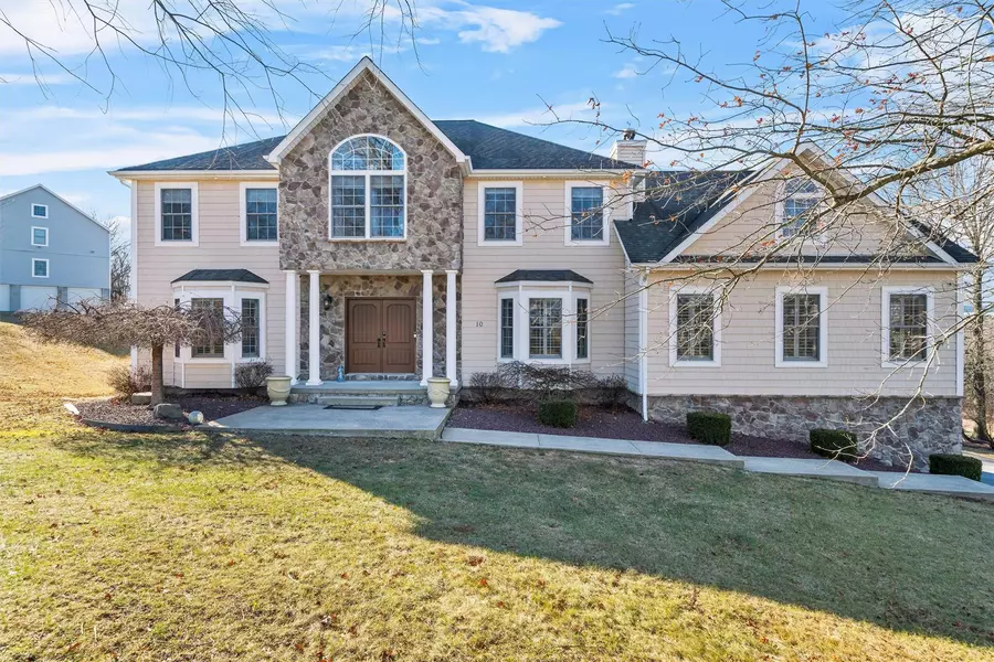 10 Von Trapp CT, Washingtonville, NY 10992