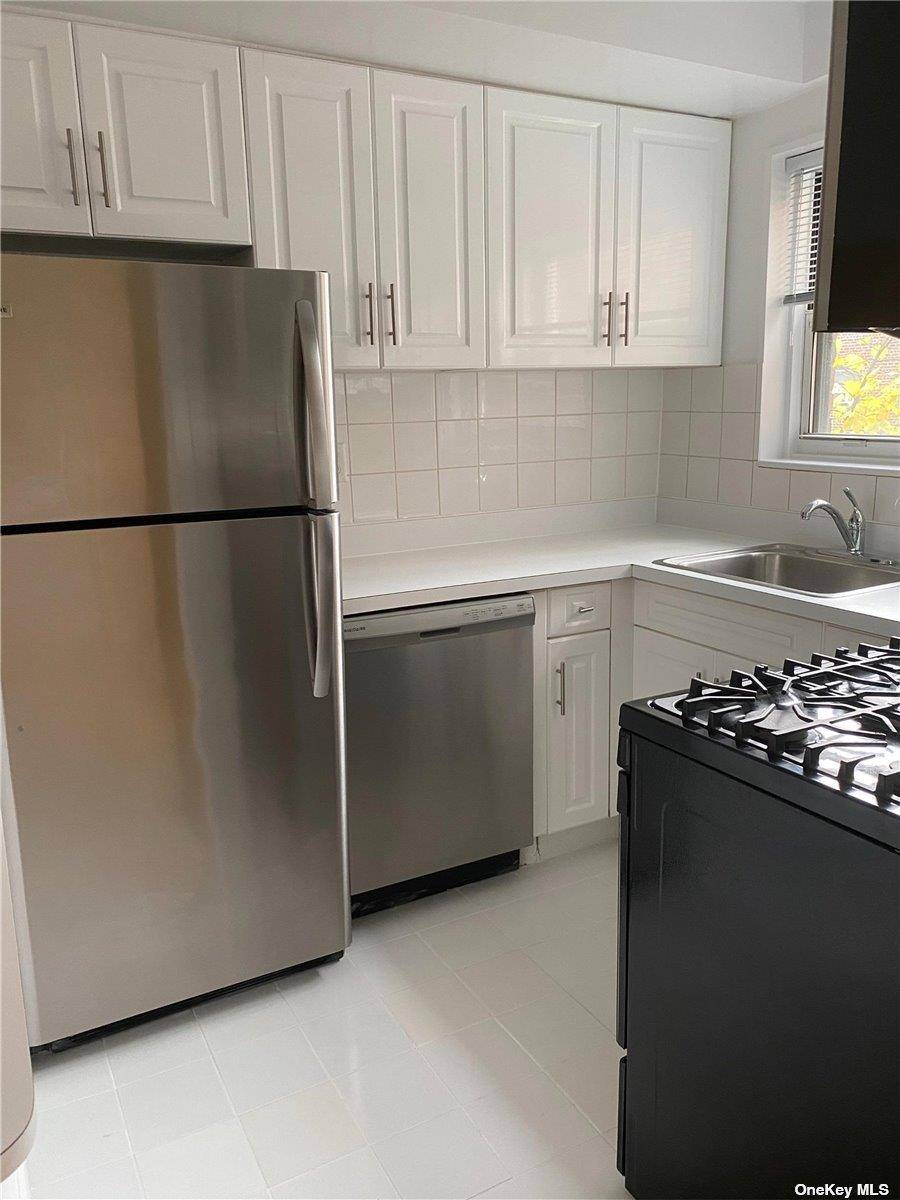 Great Neck, NY 11021,11 Schenck AVE #2E