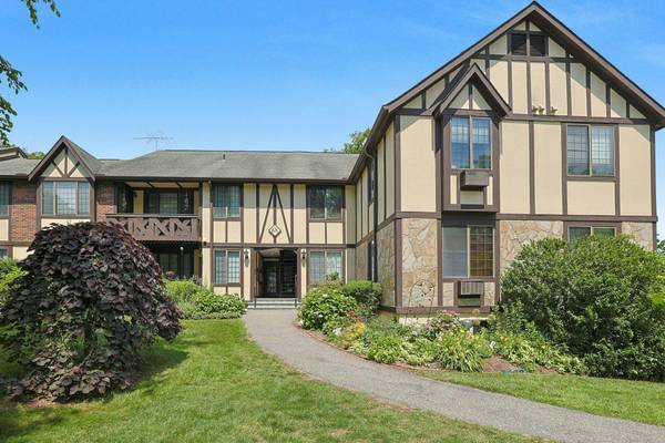 68 Foxwood DR #4, Pleasantville, NY 10570