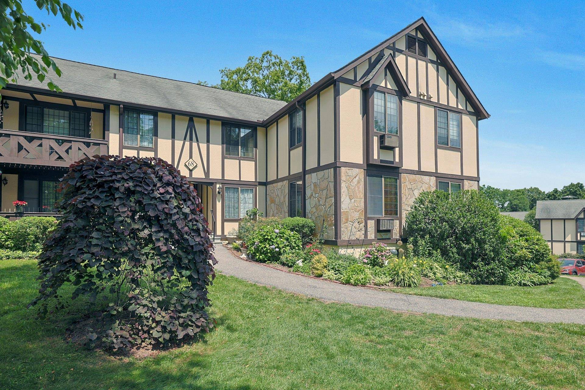 Pleasantville, NY 10570,68 Foxwood DR #4