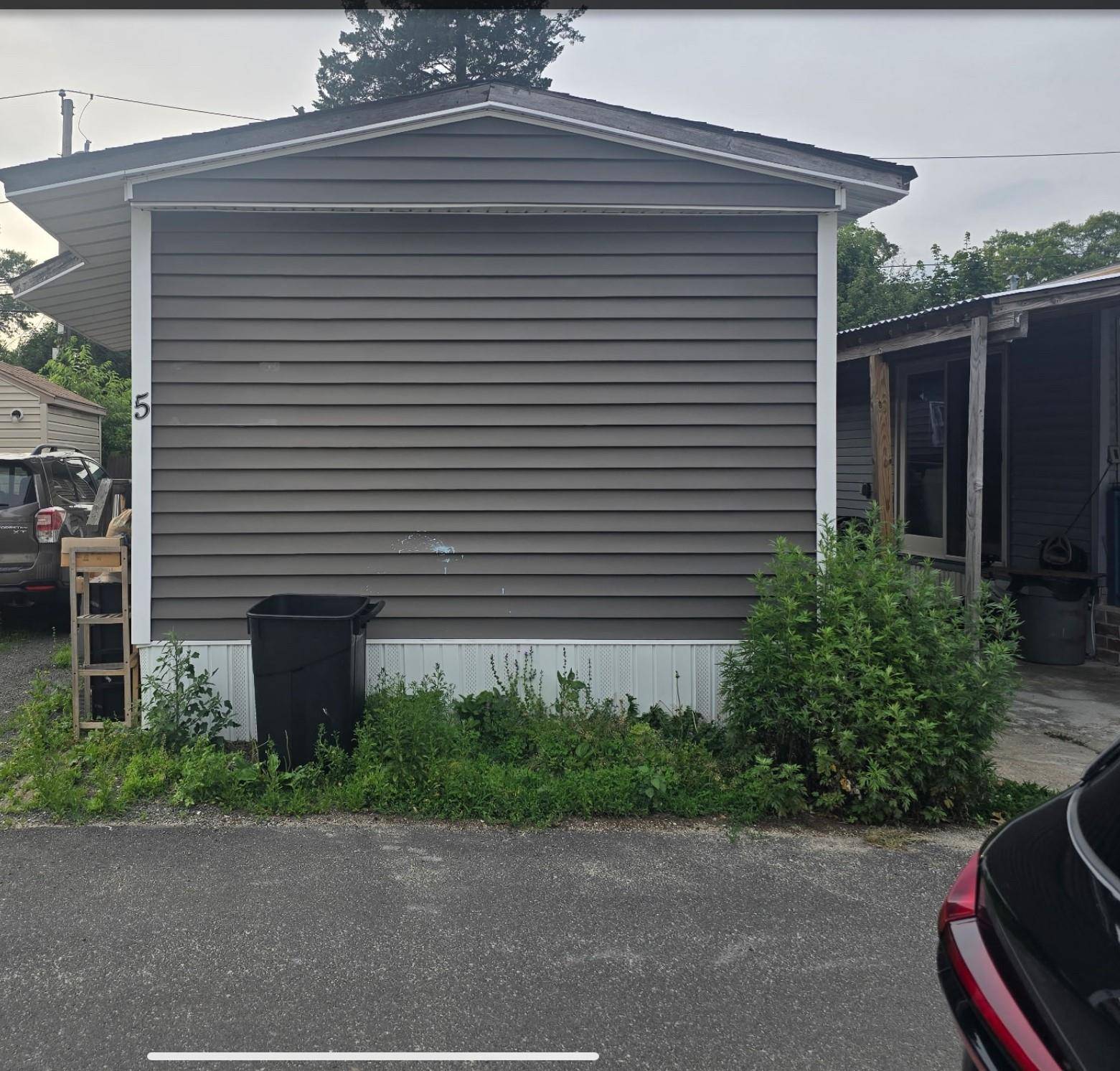 Bay Shore, NY 11706,5 Birch PL