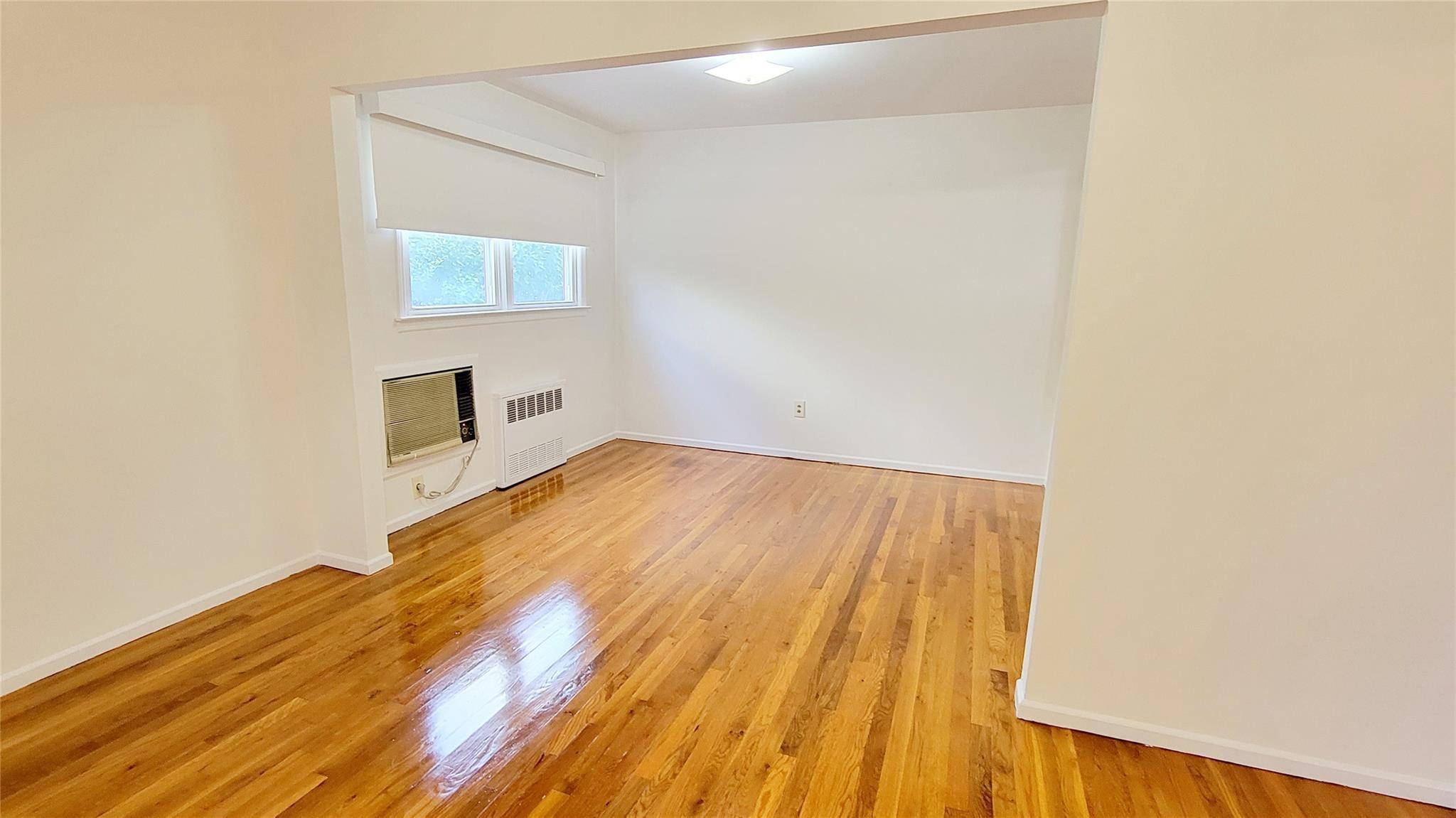Mineola, NY 11501,250 Maple PL