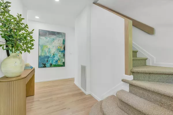 Westhampton, NY 11977,56 S Country RD