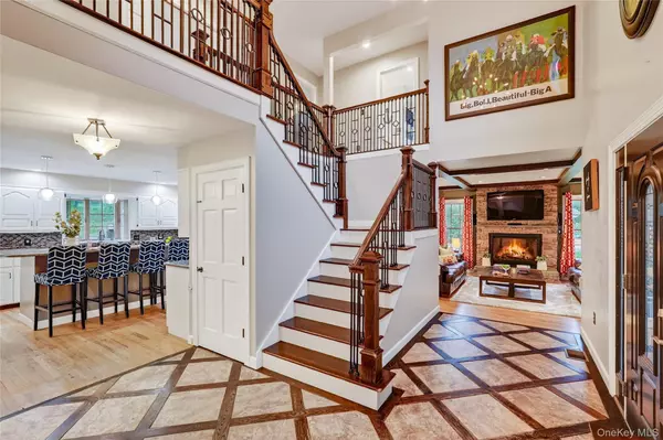 Kingston, NY 12401,46 Heritage CT