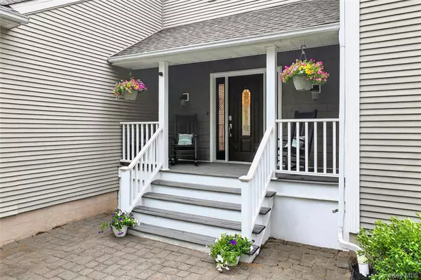 Kingston, NY 12401,46 Heritage CT