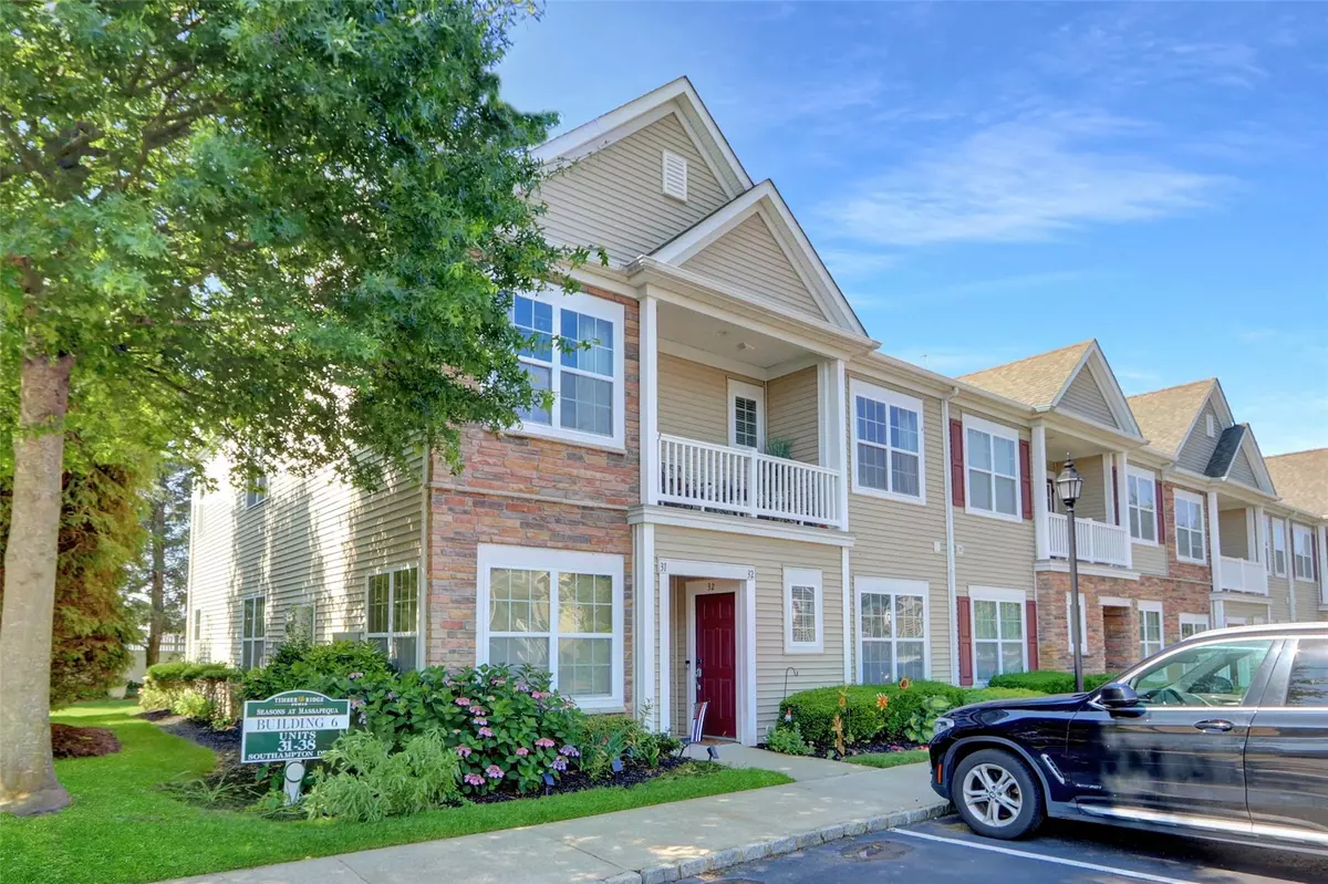 Massapequa, NY 11758,32 Southampton DR
