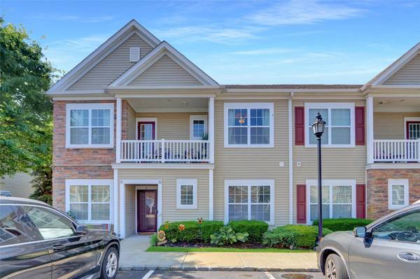Massapequa, NY 11758,32 Southampton DR