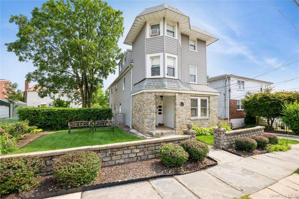 Yonkers, NY 10704,93 Edgewood AVE