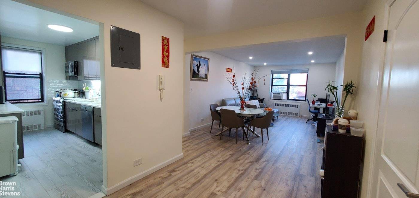 Jackson Heights, NY 11372,87-09 34th Ave #3C
