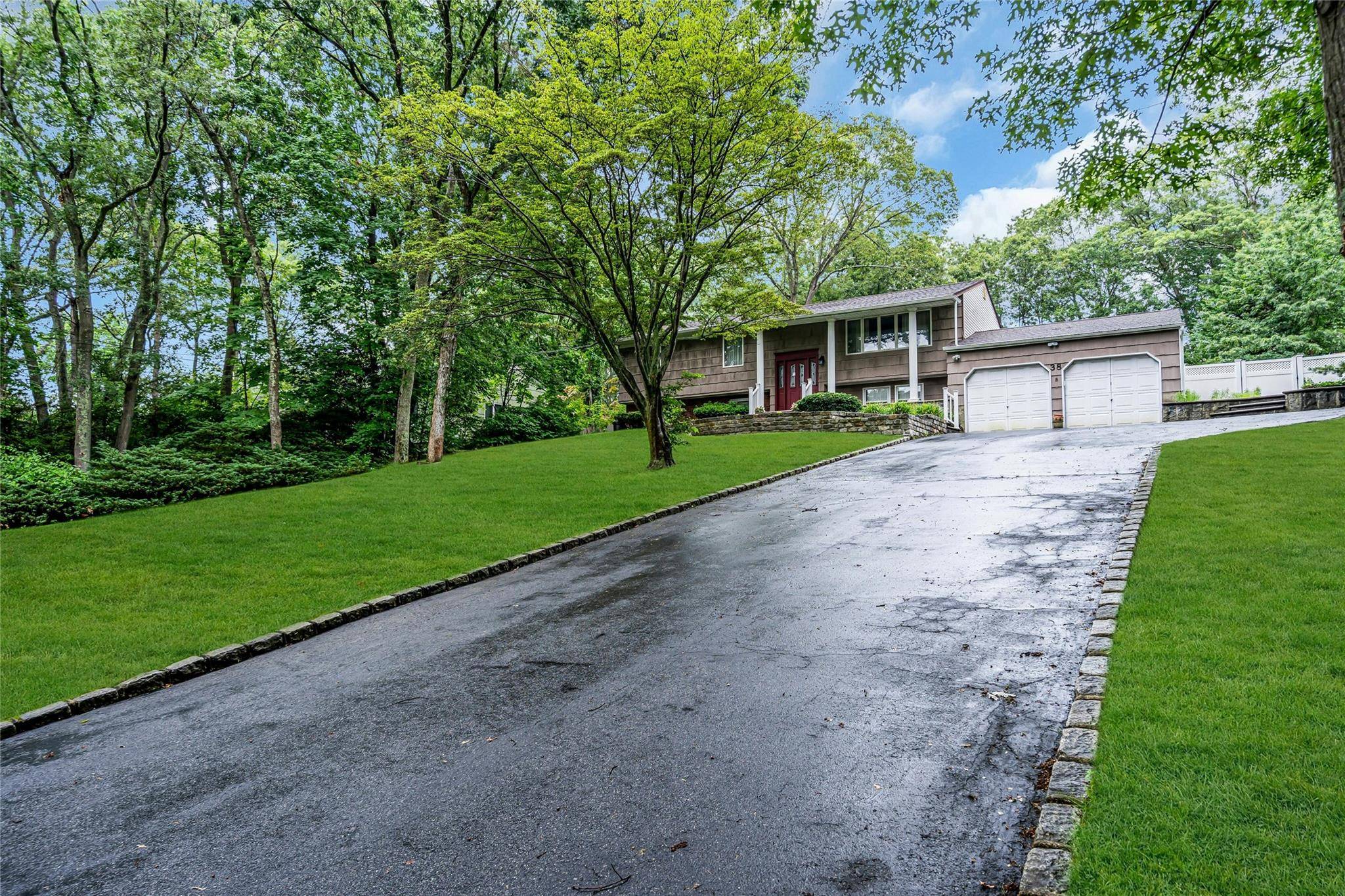 Smithtown, NY 11787,38 McArthur LN