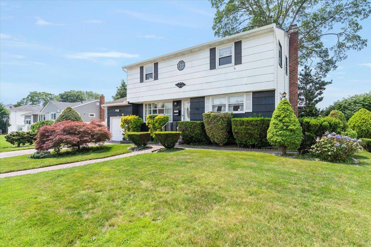 North Babylon, NY 11703,328 Oconnor RD