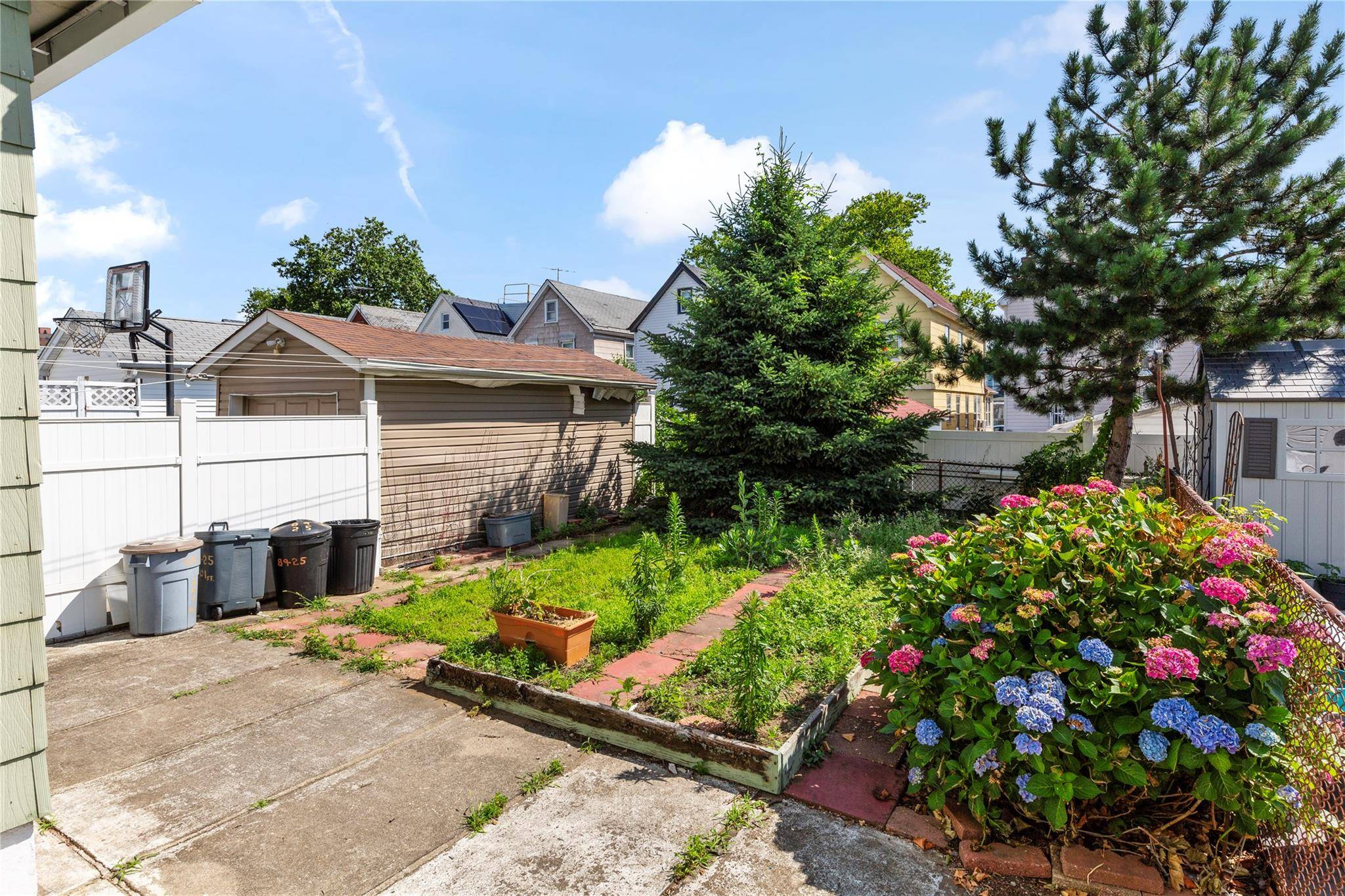Hollis, NY 11423,89-25 201st ST