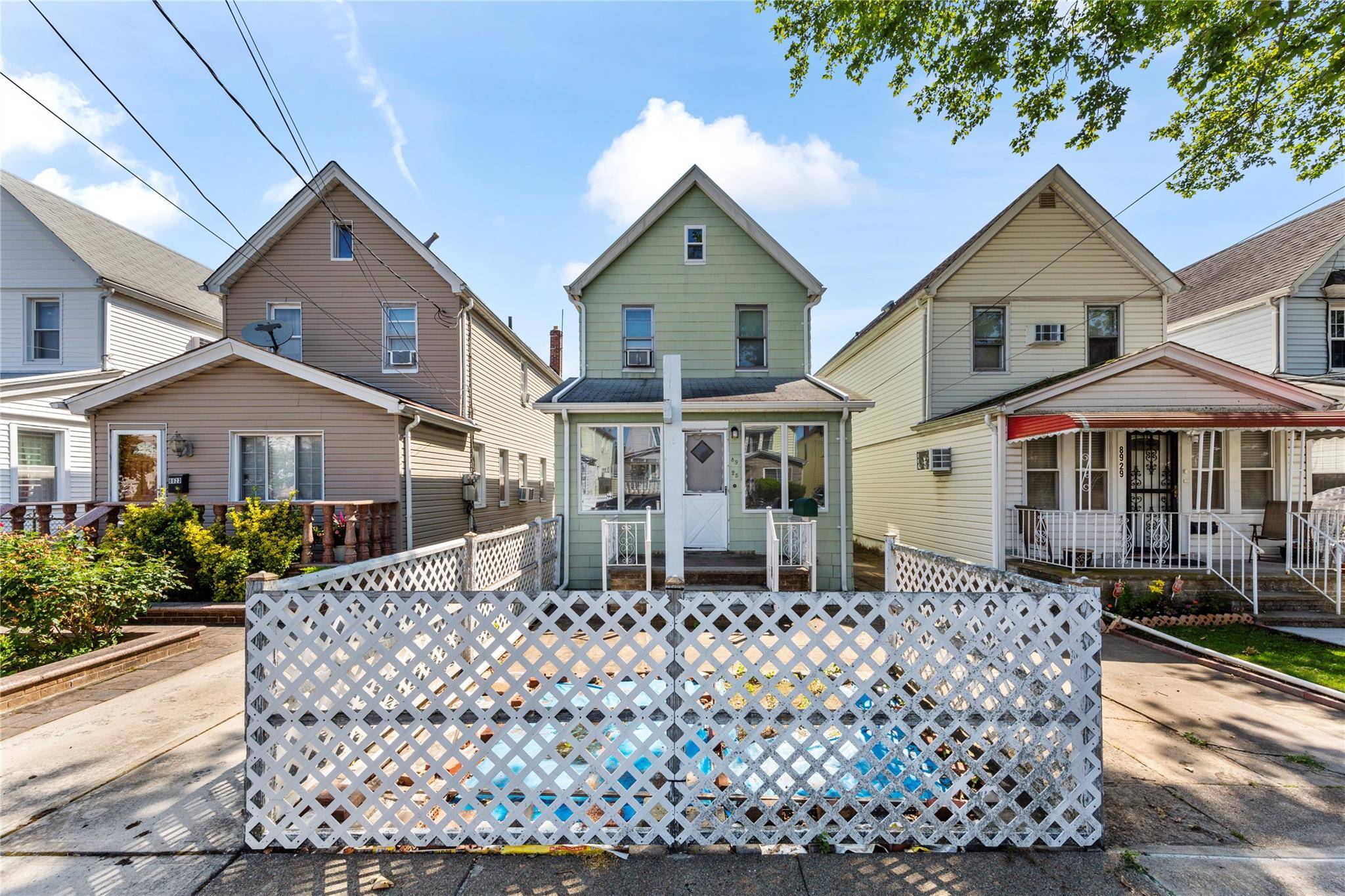 Hollis, NY 11423,89-25 201st ST