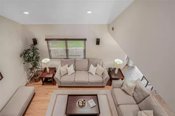 Massapequa, NY 11758,956 N Park AVE