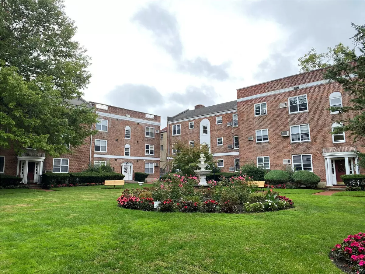 Great Neck, NY 11021,221 Middle Neck RD #H2