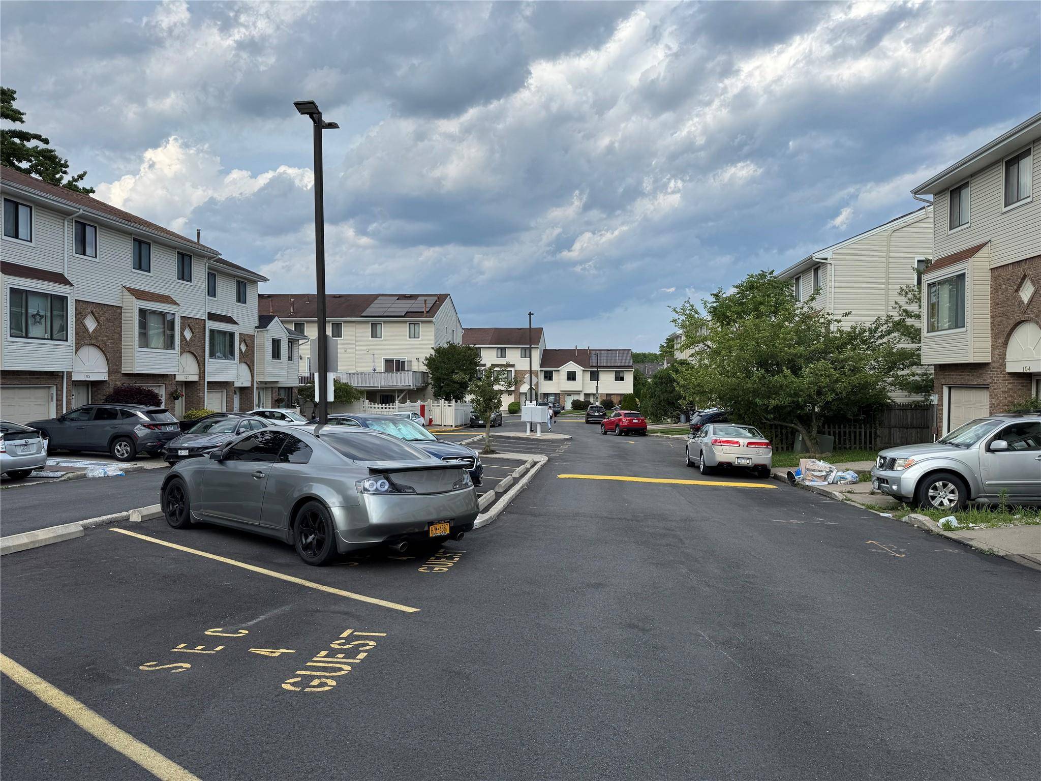 Staten Island, NY 10309,98 Redwood LOOP