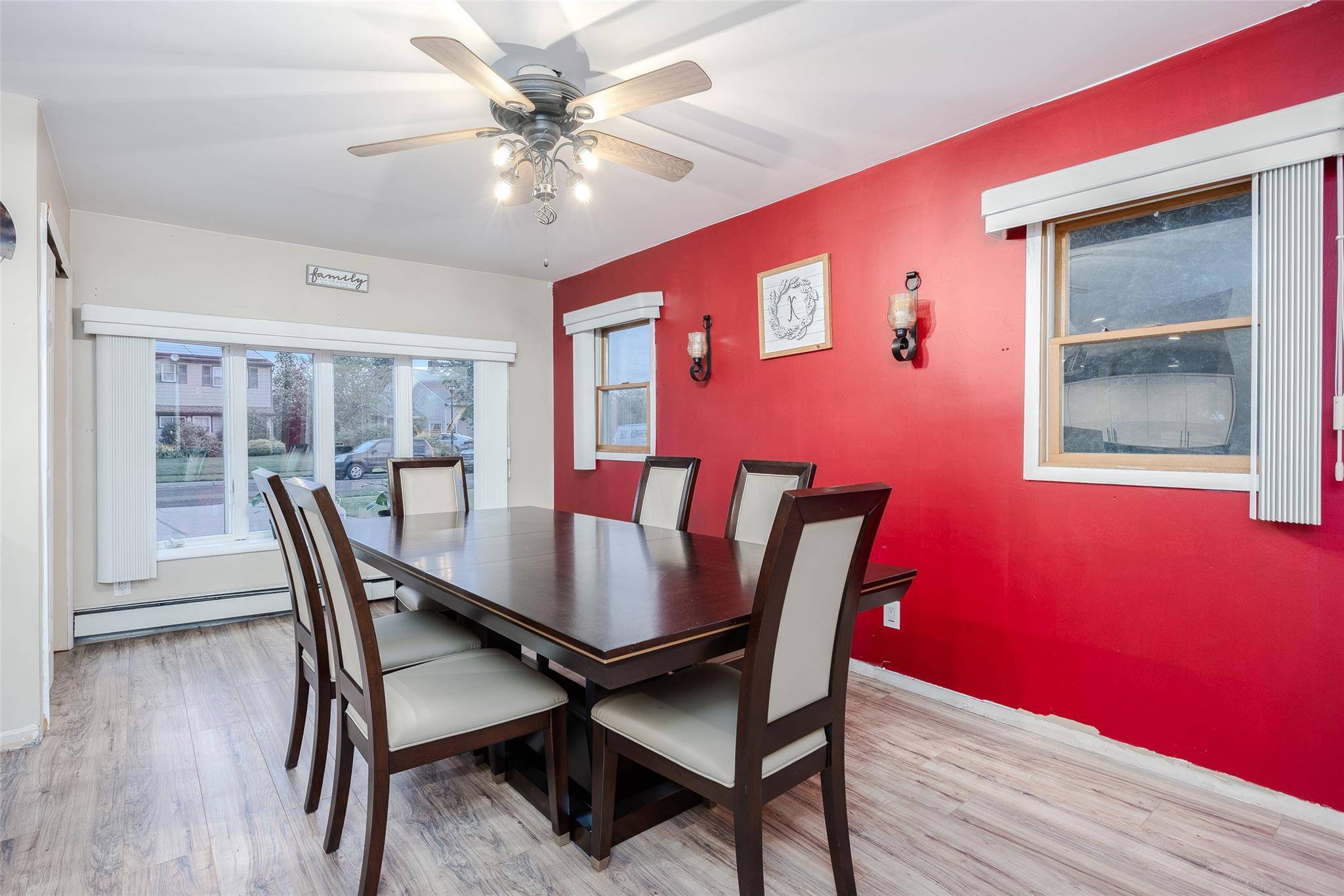 Levittown, NY 11756,16 Sparrow LN