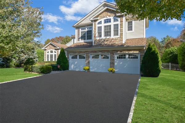 35 Monterrey DR, Saint James, NY 11780