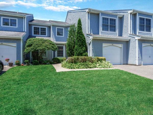 55 Lakebridge DR, Kings Park, NY 11754